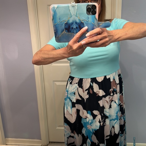 Beautiful floor length floral dress - Picture 11 of 11